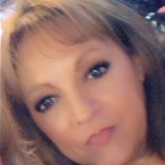 Meet your Posher, Kathy - Picture 3 of 5